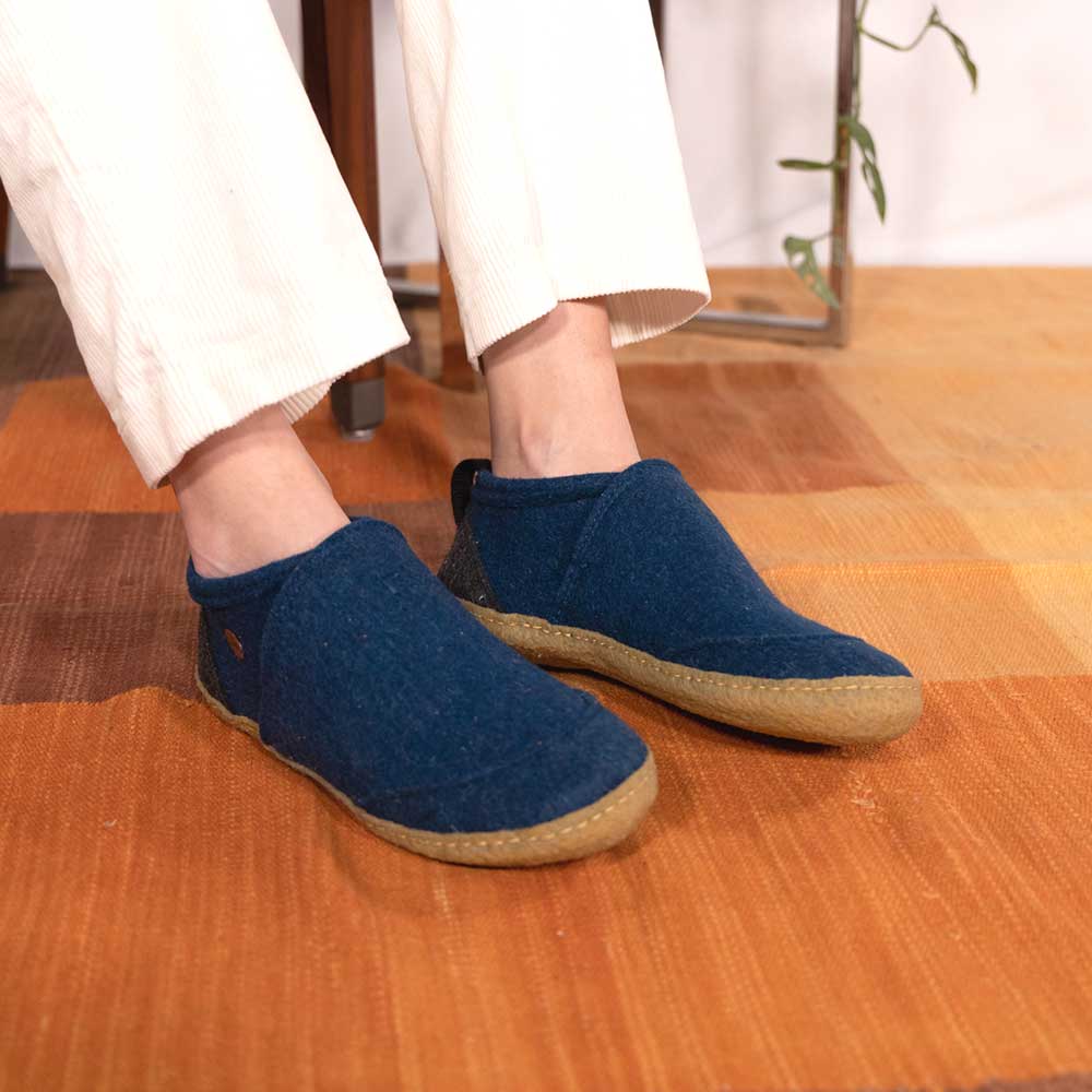 Taiga - hoher Filzhausschuh mit rutschhemmender Gummisohle, blau