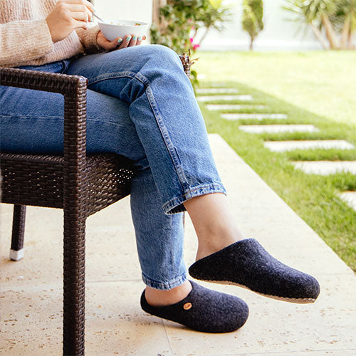 Offene Filzpantoffeln ohne Fersenrand Tibet, graphit