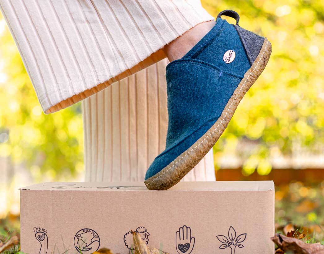 Taiga - hoher Filzhausschuh mit rutschhemmender Gummisohle, blau