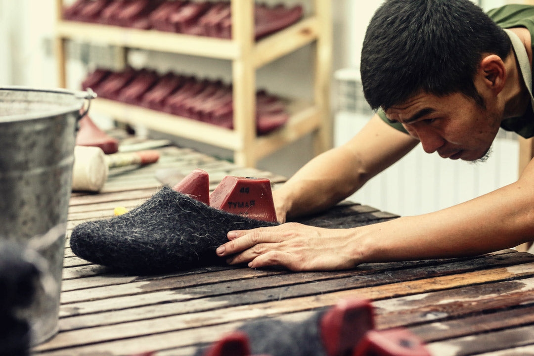 7 classic-pantoffeln-mit-gummisohle-graphit #farbe_graphit