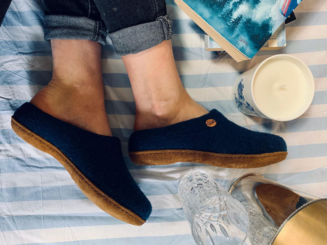 5 classic-handgefilzte-pantoffeln-mit-einlegesohle-blau #farbe_blau