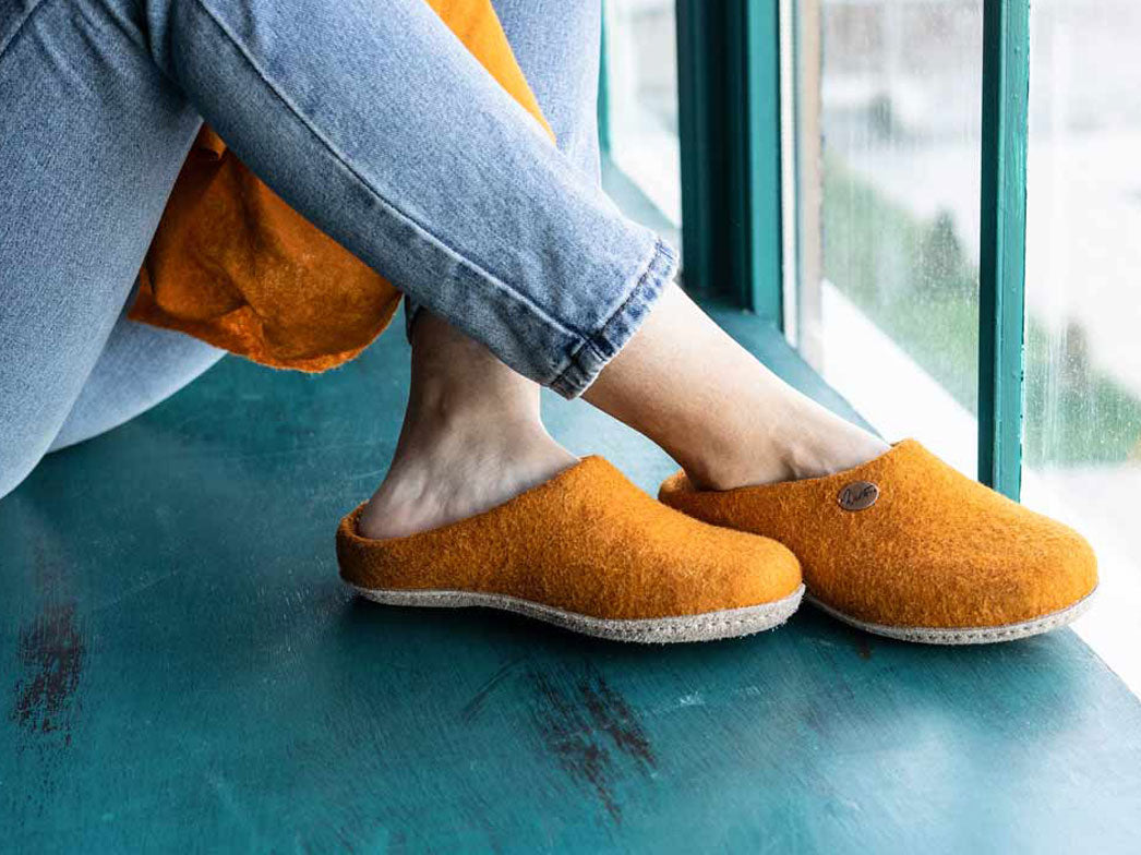 3 classic-handgefilzte-pantoffeln-mit-einlegesohle-orange #farbe_orange