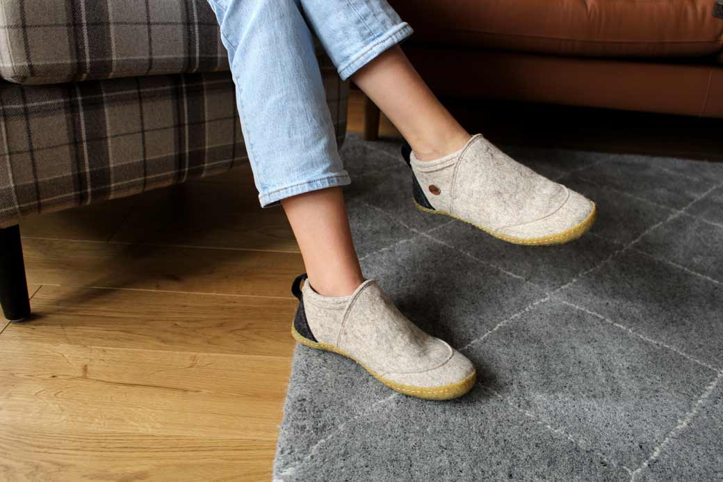 7 taiga-buero-hausschuhe-mit-gummisohle-beige #farbe_beige