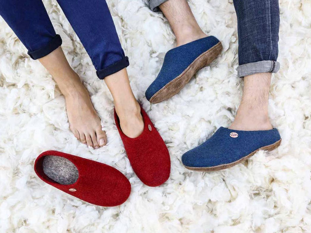 hinten classic-schmal-handgefilzte-pantoffeln-mit-einlegesohle-dunkelrot #farbe_dunkelrot