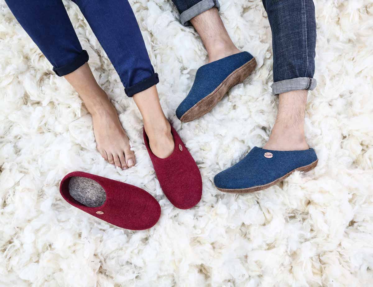 hinten classic-handgefilzte-pantoffeln-mit-einlegesohle-blau #farbe_blau