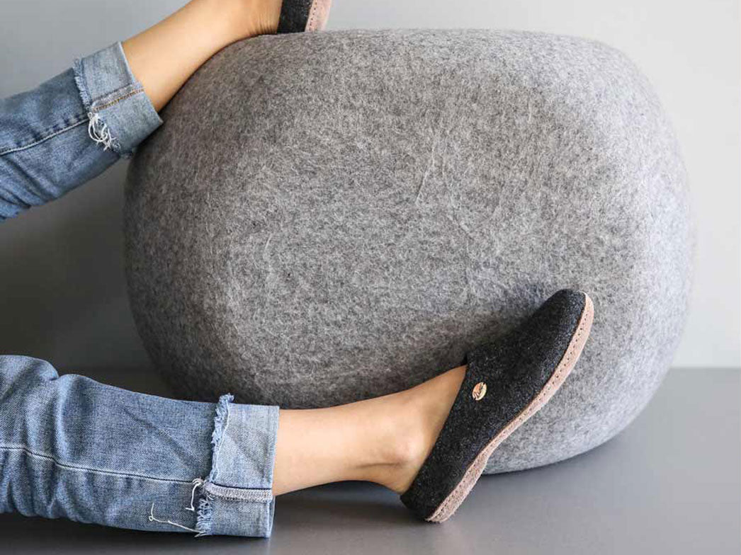 3 classic-schmal-handgefilzte-pantoffeln-mit-einlegesohle-graphit #farbe_graphit