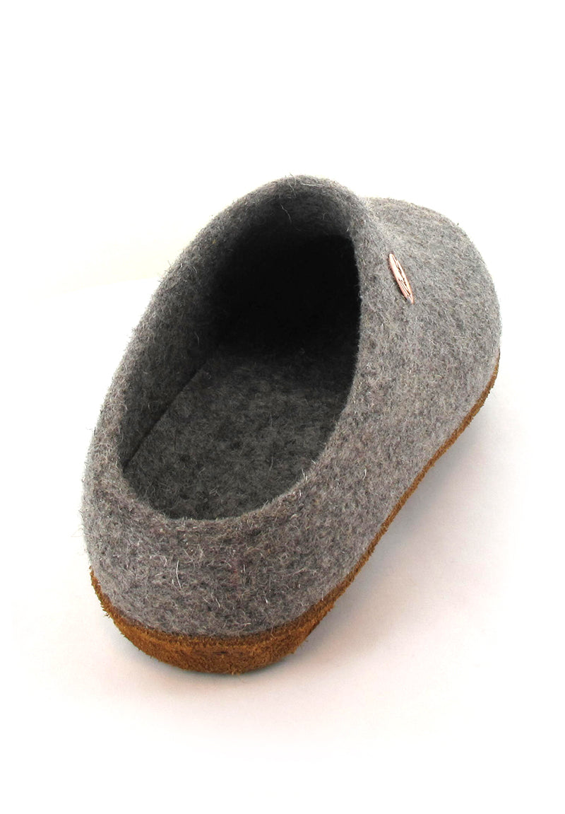 hinten classic-schmal-handgefilzte-pantoffeln-mit-einlegesohle-hellgrau #farbe_hellgrau