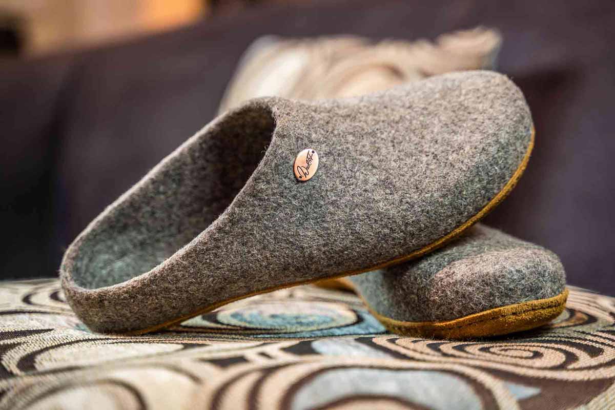 7 classic-schmal-handgefilzte-pantoffeln-mit-einlegesohle-hellgrau #farbe_hellgrau