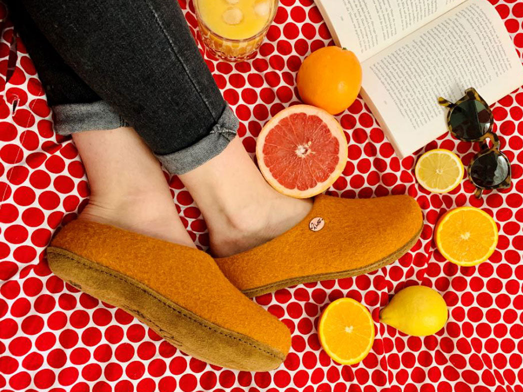 seite classic-handgefilzte-pantoffeln-mit-einlegesohle-orange #farbe_orange